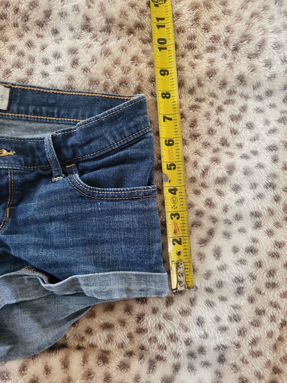 Hollister Women's Medium-Dark Blue Denim Roll Cuff Shorts - Picture 5 of 8